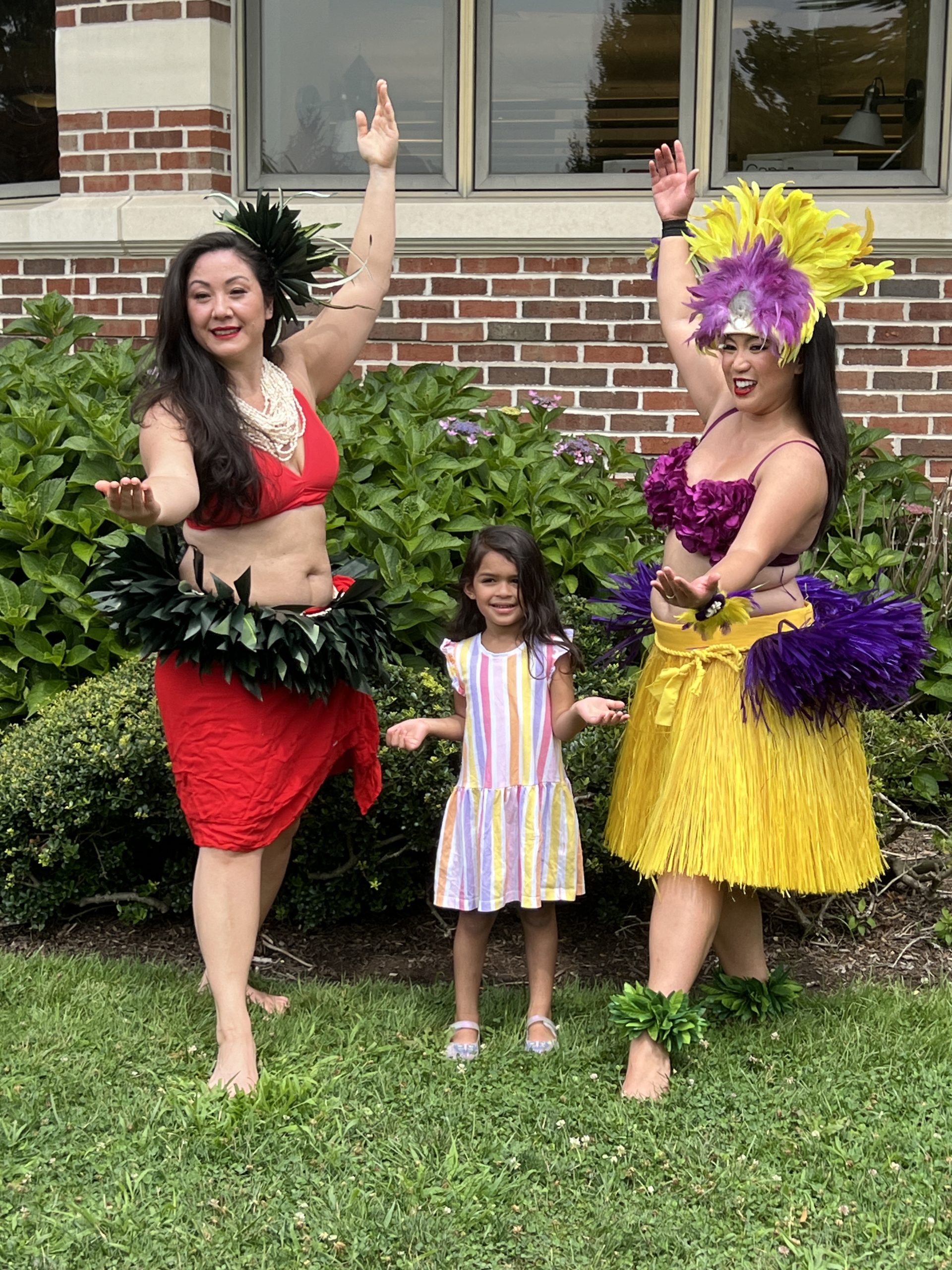 Hula dancing by the Kaiholunuie dance group
