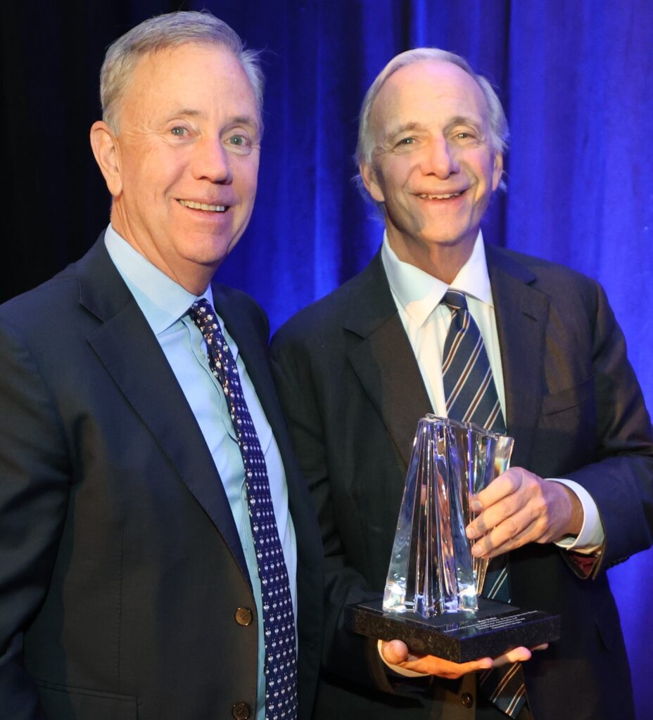 Lamont and Dalio with award 